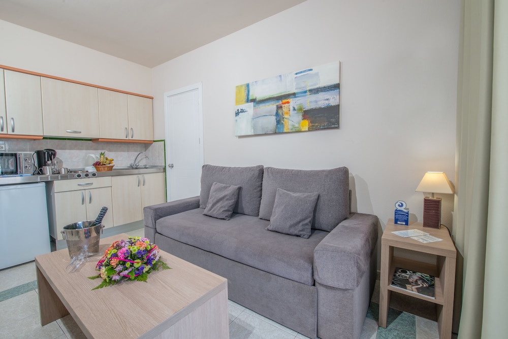 Bungalow Con Cocina 1 habitación 2 Camas individuales del hotel Relaxia Lanzasur Club. Foto 3