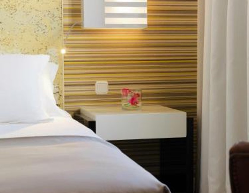 Suite con Vistas a la Piscina del hotel H10 White Suites. Foto 1