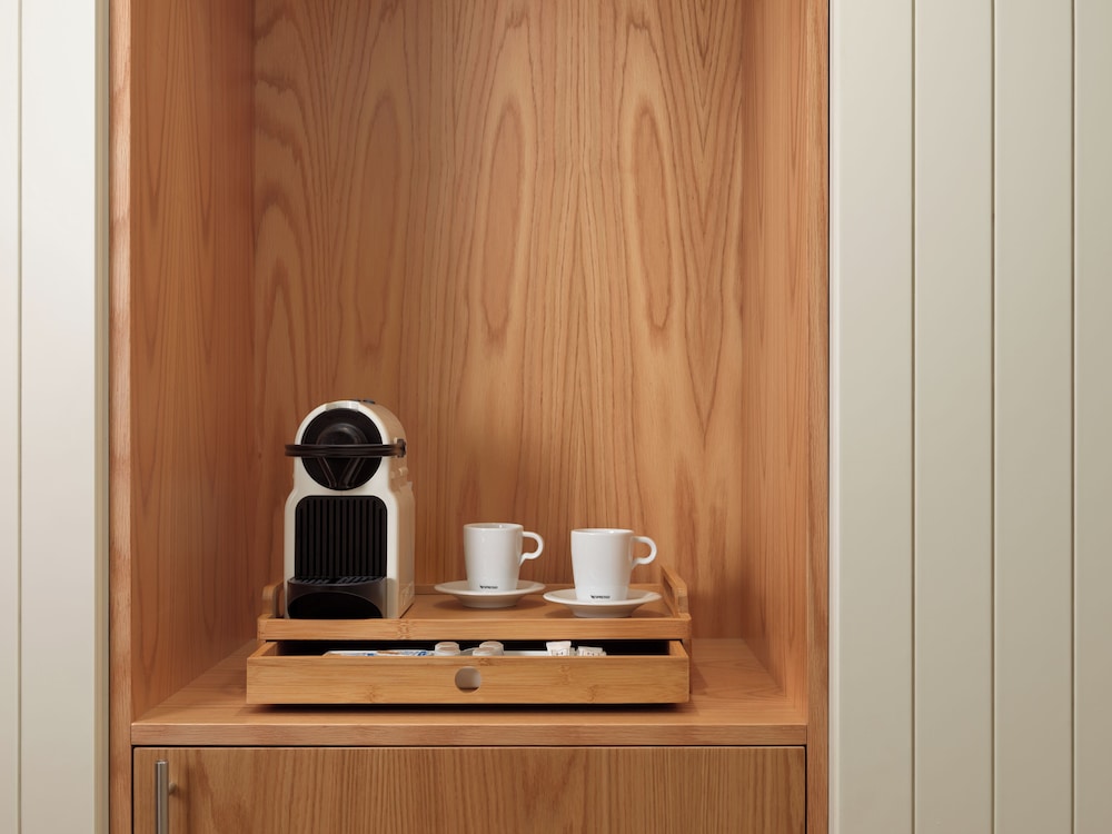 Suite Deluxe (Vista Jardín o Piscina) del hotel H10 White Suites