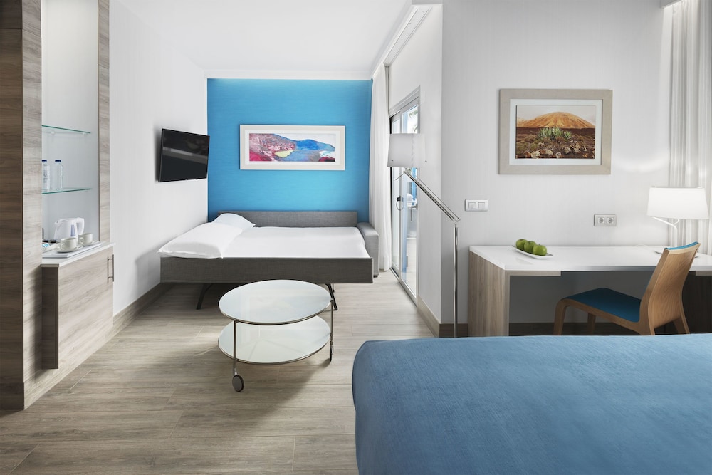 Junior suite comfort del hotel Elba Lanzarote Royal Village Resort. Foto 3