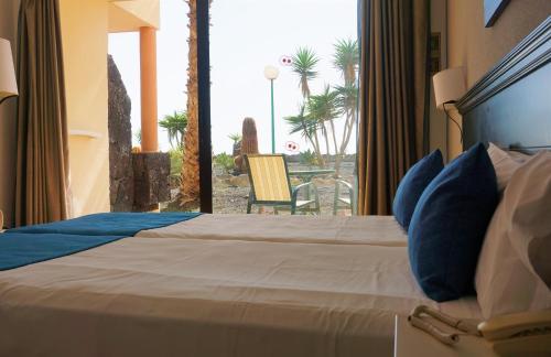 Habitación Doble con vistas al mar del hotel SBH Royal Mónica. Foto 3