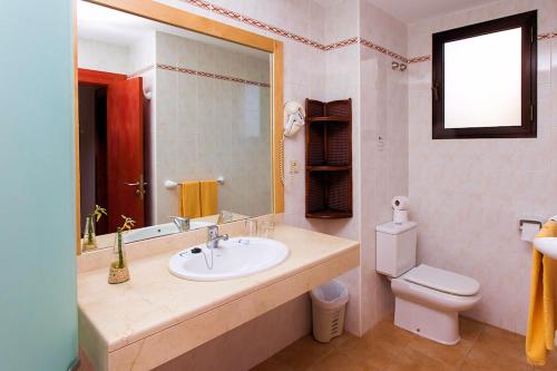 Habitación Doble con vistas al mar del hotel SBH Royal Mónica. Foto 2