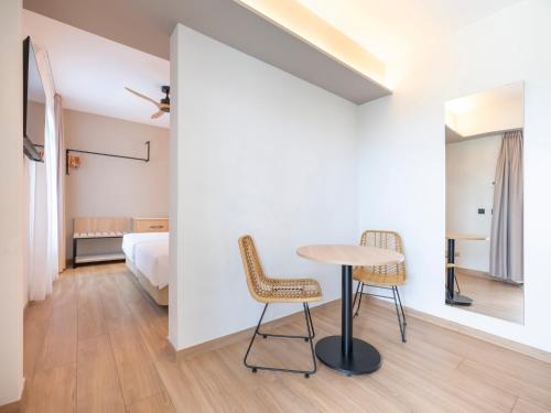 Habitación Doble con acceso directo a la piscina. del hotel Mynd Yaiza. Foto 4