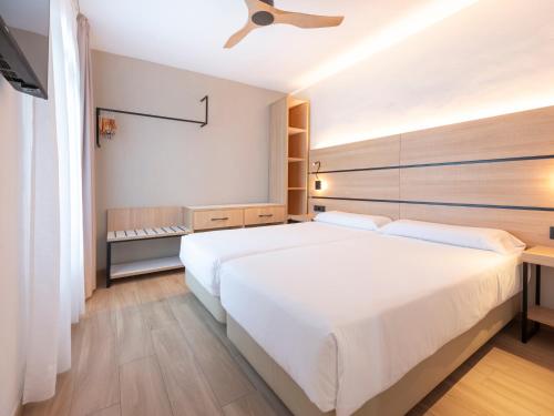 Habitación Doble con acceso directo a la piscina. del hotel Mynd Yaiza. Foto 6