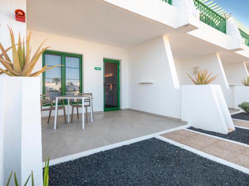 Habitación Doble Superior con vistas a la piscina del hotel Mynd Yaiza. Foto 3