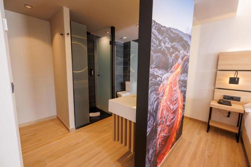 Habitación Triple con vistas a la piscina del hotel Mynd Yaiza. Foto 6