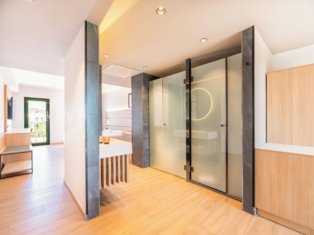 Estudio Vista Piscina Acceso Piscina piscina del hotel Mynd Yaiza. Foto 2