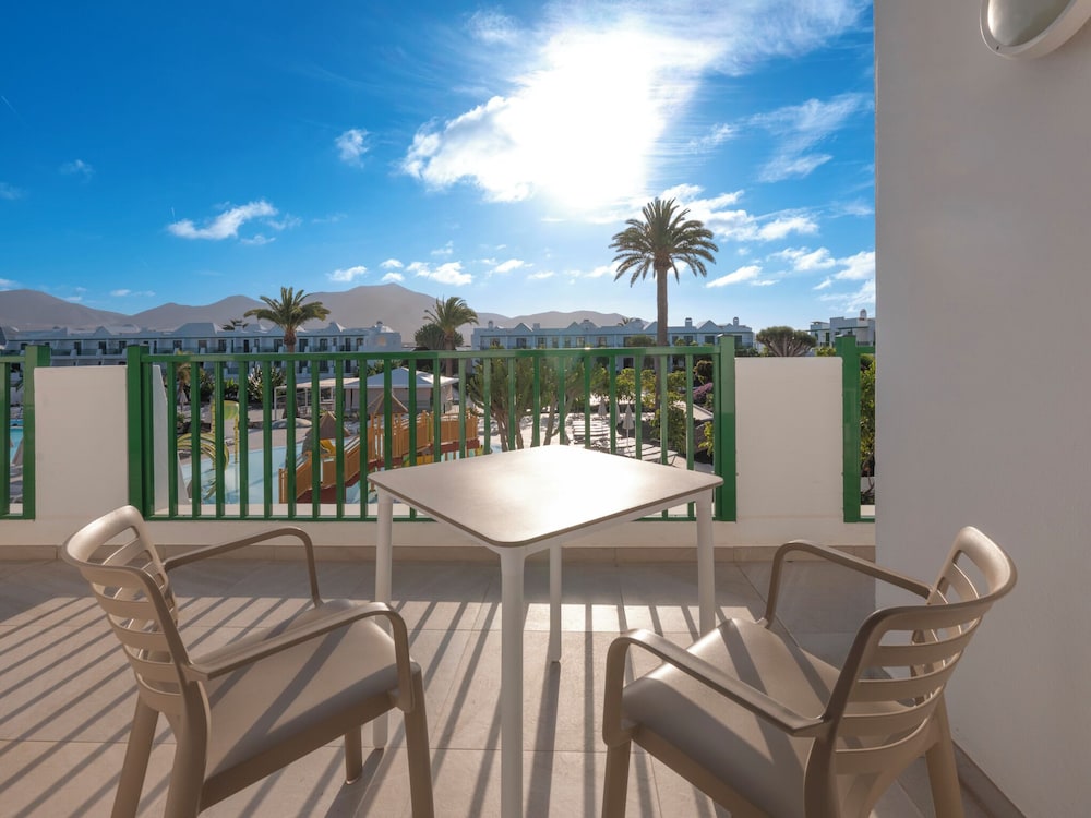 Habitación doble, vistas a la piscina del hotel Mynd Yaiza