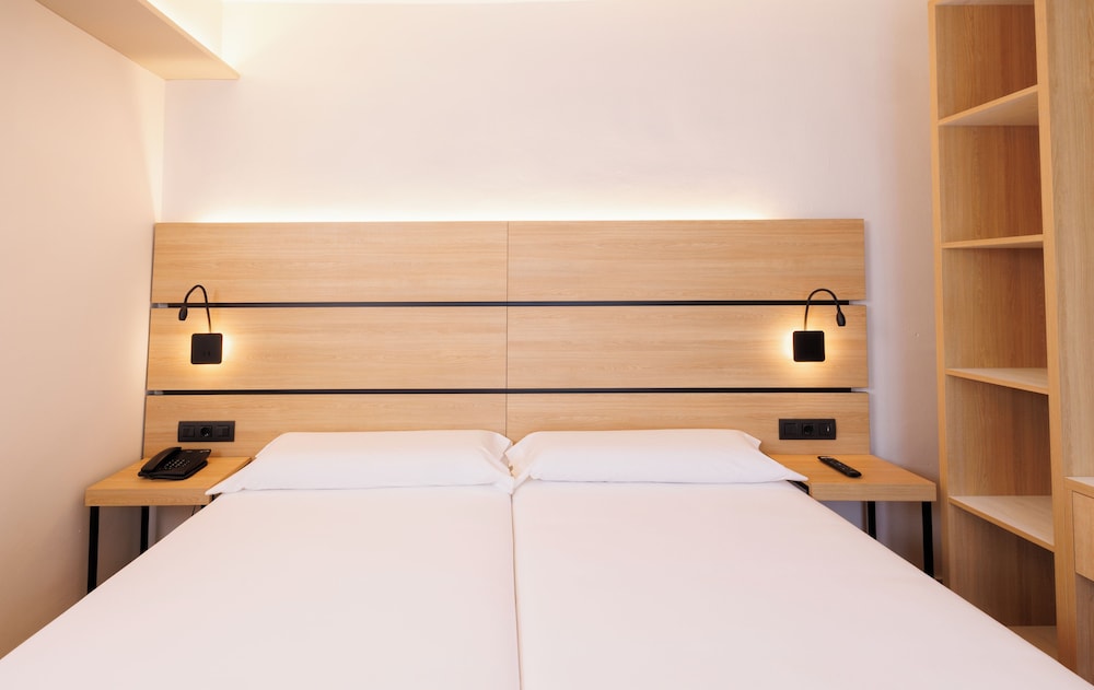 Habitación triple estándar del hotel Mynd Yaiza. Foto 3