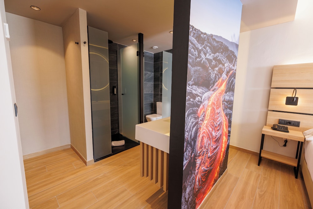 Habitación triple, vistas a la piscina del hotel Mynd Yaiza. Foto 1