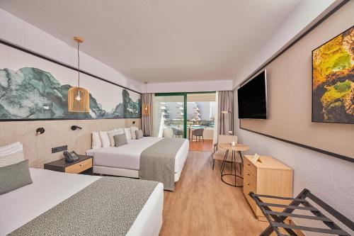 Double Room with Pool View del hotel Dreams Lanzarote Playa Dorada Resort and Spa. Foto 3