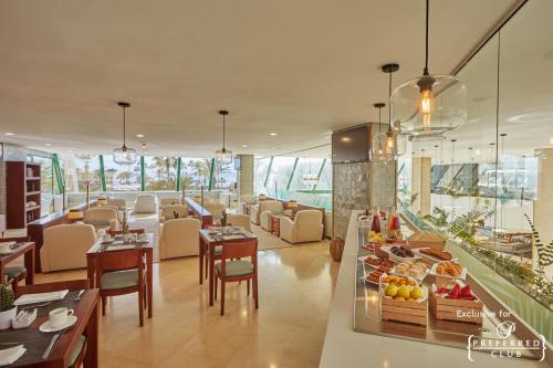 Preferred Club Master Suite with Frontal Ocean View del hotel Dreams Lanzarote Playa Dorada Resort and Spa. Foto 6