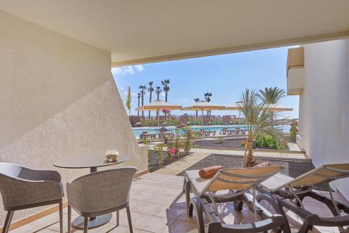 Preferred Club Habitación Doble con acceso directo a la piscina del hotel Dreams Lanzarote Playa Dorada Resort and Spa. Foto 7