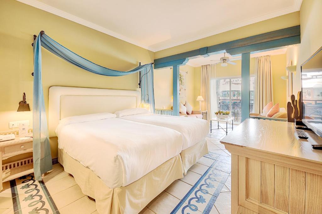 Habitación doble del hotel LIVVO Volcán Lanzarote. Foto 1