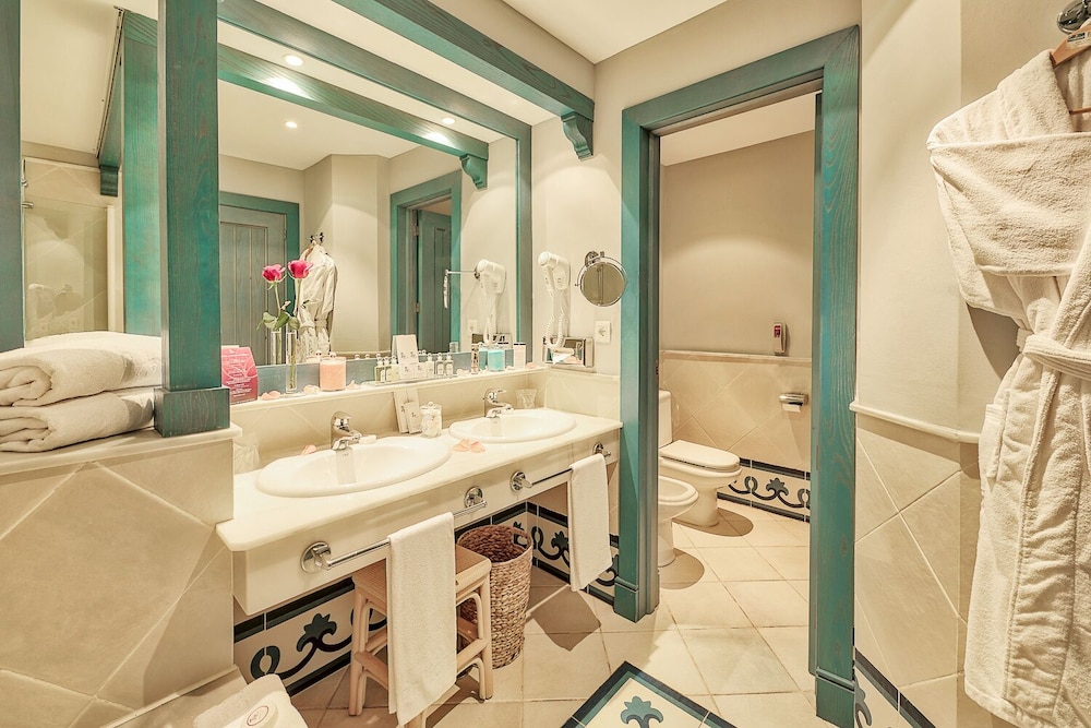 Habitación doble Vista Parcial Mar Club del hotel LIVVO Volcán Lanzarote. Foto 5