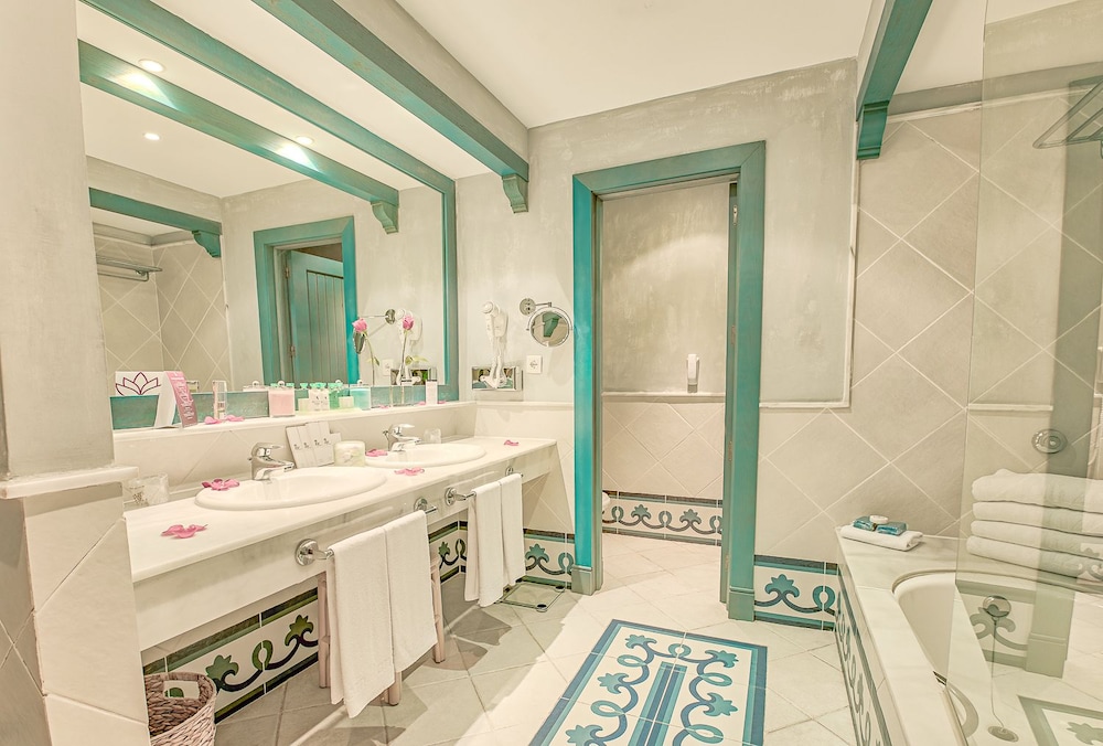 Suite junior, vistas al mar del hotel LIVVO Volcán Lanzarote. Foto 2