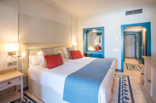 Habitación Doble con vistas al mar - 1 o 2 camas del hotel LIVVO Volcán Lanzarote. Foto 2