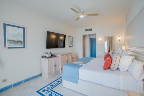 Suite Lujo Vista Piscina 4 camas individuales del hotel LIVVO Volcán Lanzarote