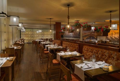 Habitación Triple Privilege del hotel H10 Lanzarote Princess. Foto 2