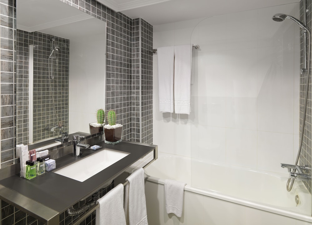 Habitación superior, vistas a la piscina del hotel H10 Lanzarote Princess. Foto 6