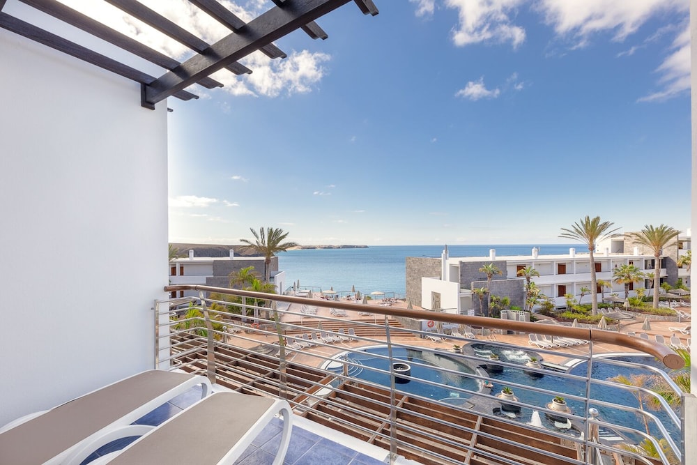 Habitación junior con 2 camas individuales, vistas al mar (Frontal) del hotel Mirador Papagayo by LIVVO. Foto 9