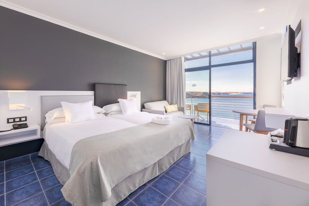 Habitación con 2 camas individuales, vistas al mar (Frontal) del hotel Mirador Papagayo by LIVVO. Foto 3