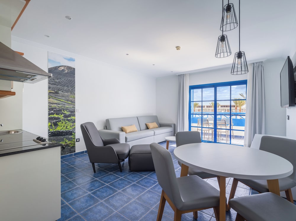 Habitación familiar del hotel Mirador Papagayo by LIVVO. Foto 7