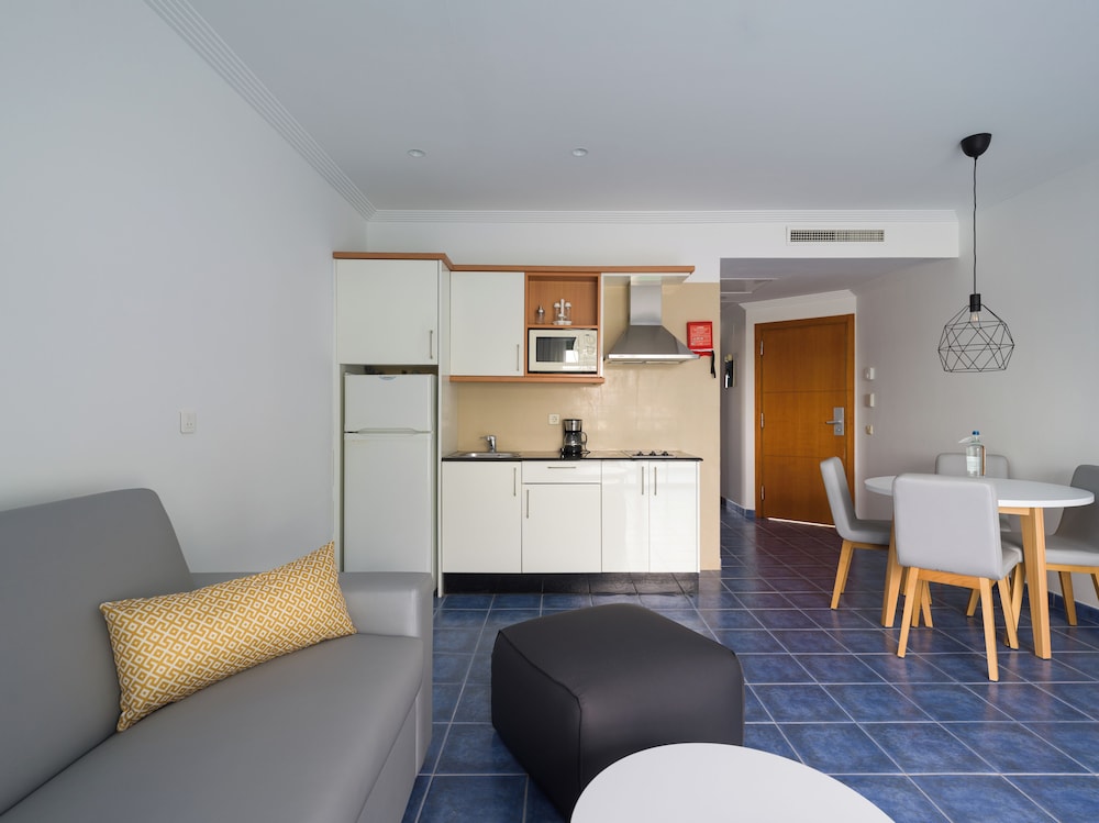 Habitación familiar del hotel Mirador Papagayo by LIVVO. Foto 9