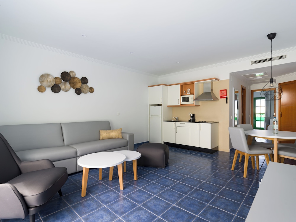 Habitación familiar del hotel Mirador Papagayo by LIVVO. Foto 10