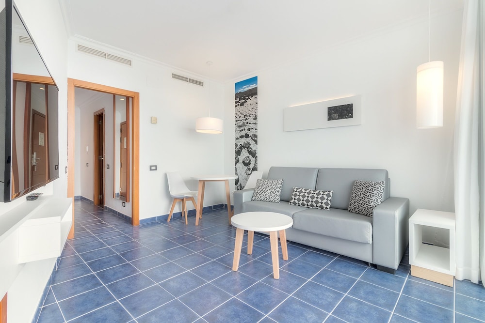 Habitación junior con 2 camas individuales, vistas al mar del hotel Mirador Papagayo by LIVVO. Foto 2