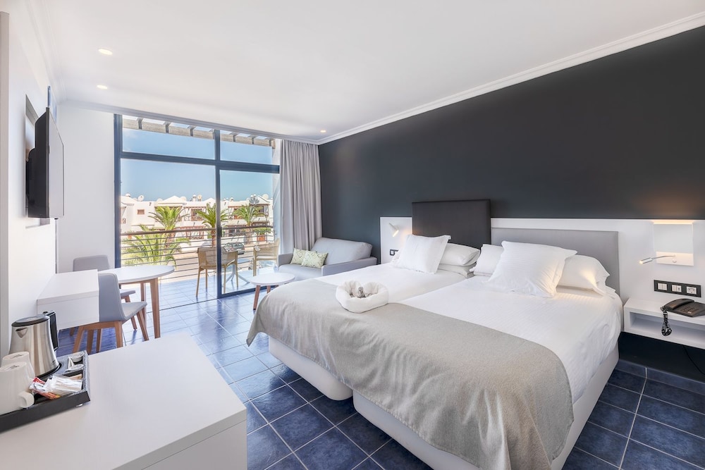 Habitación con 1 cama doble o 2 individuales, vistas parciales al mar (Lateral) del hotel Mirador Papagayo by LIVVO. Foto 1