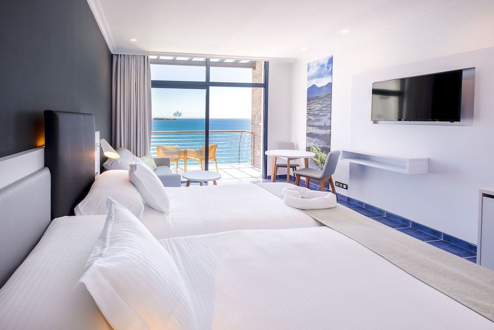 Habitación con 2 camas individuales, vistas al mar (Frontal) del hotel Mirador Papagayo by LIVVO. Foto 1