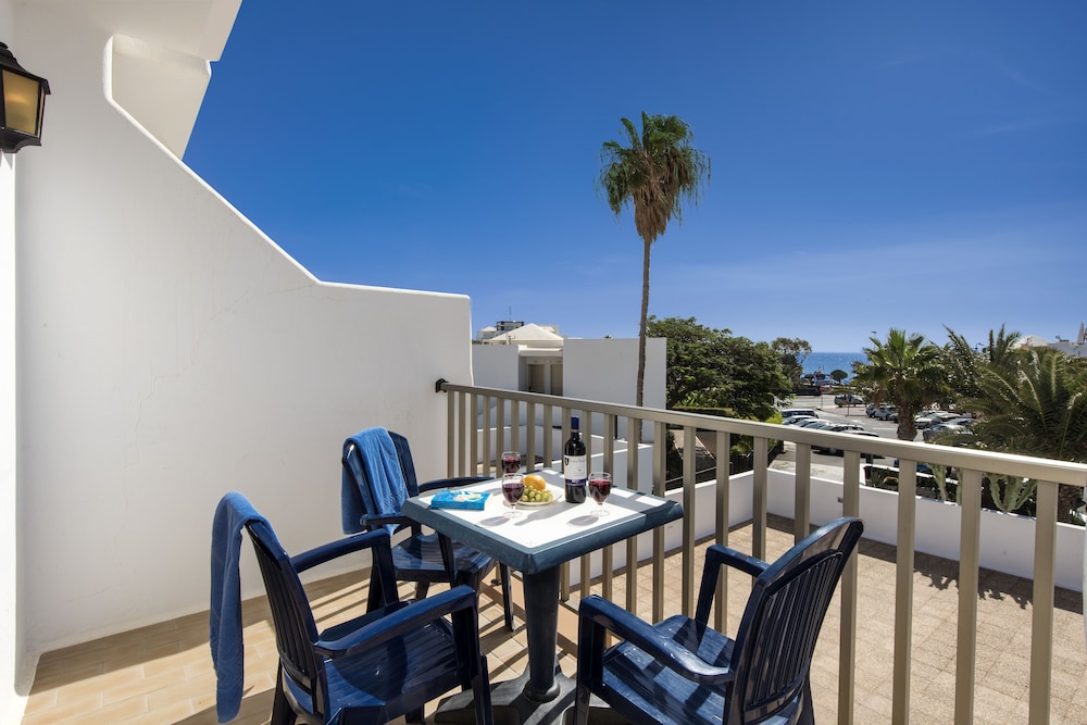 Apartamento Balcón o Terraza 1 habitación 2 Camas individuales del hotel Floresta. Foto 3