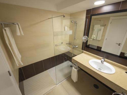 Triple Room Side Sea View del hotel Lanzarote Village