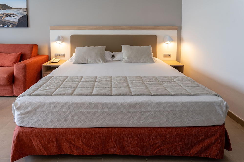 Habitación estándar doble del hotel Lanzarote Village. Foto 2