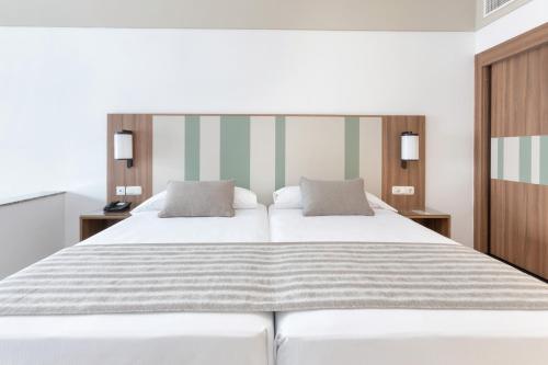 Habitación Doble Grande del hotel Riu Paraíso Lanzarote - All Inclusive. Foto 2