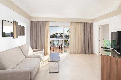 Suite Vista Mar Balcón o Terraza 1 Cama king Sofá Cama incluido del hotel Riu Paraíso Lanzarote - All Inclusive. Foto 1