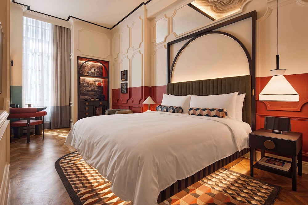 Habitación Deluxe King QT del hotel QT Singapore. Foto 4