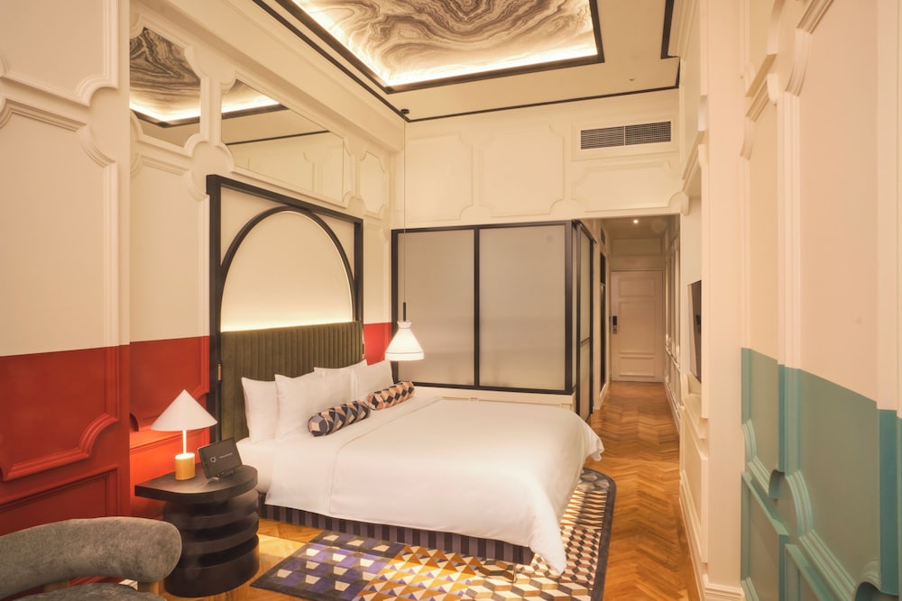 Habitación Deluxe King QT del hotel QT Singapore. Foto 6