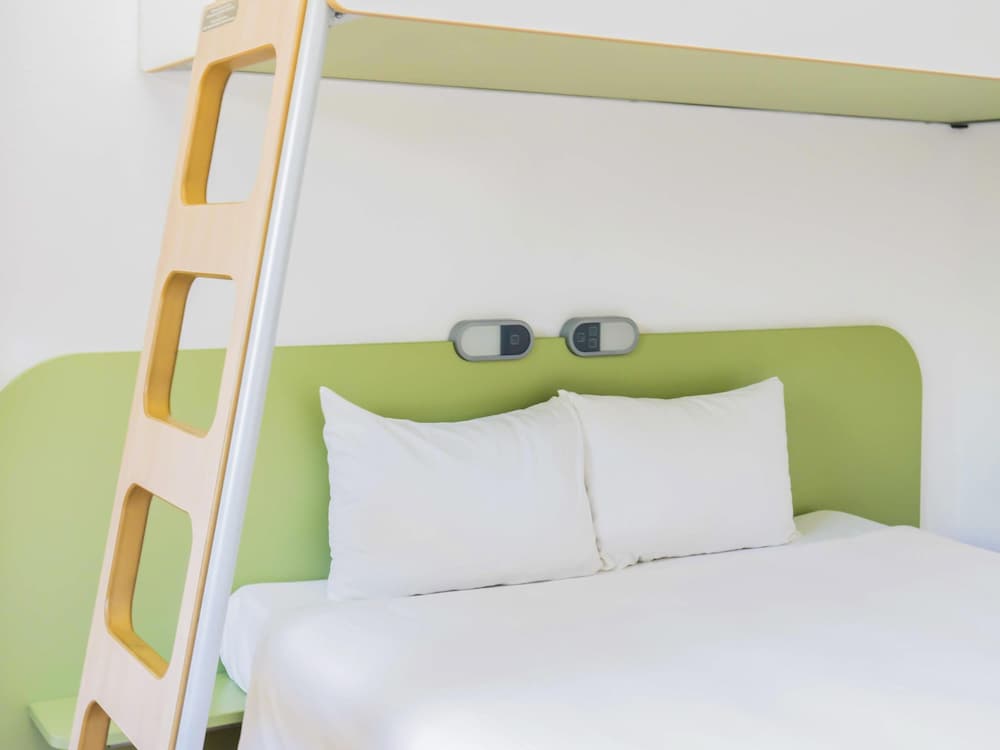Habitación Triple del hotel Ibis Budget Girona Costa Brava