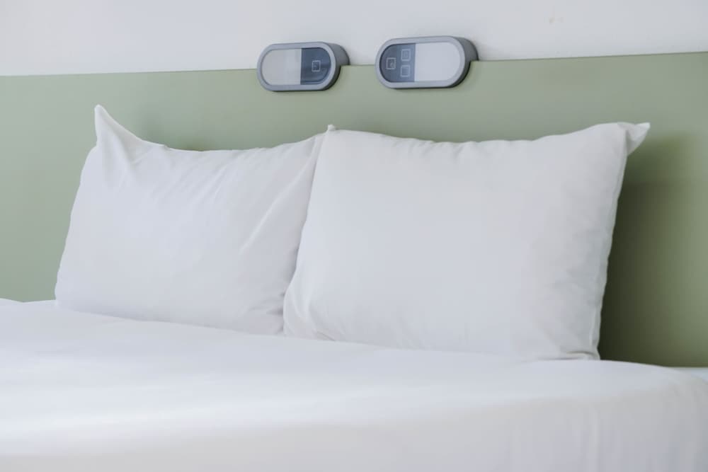 Habitación Triple del hotel Ibis Budget Girona Costa Brava. Foto 3