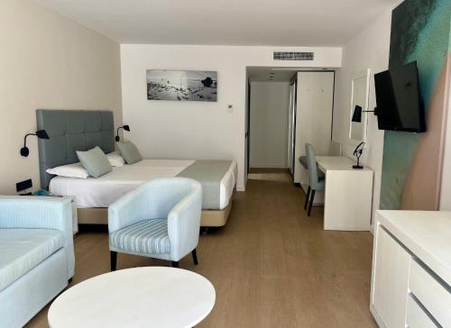 Habitación Triple Estándar del hotel Las Costas. Foto 2