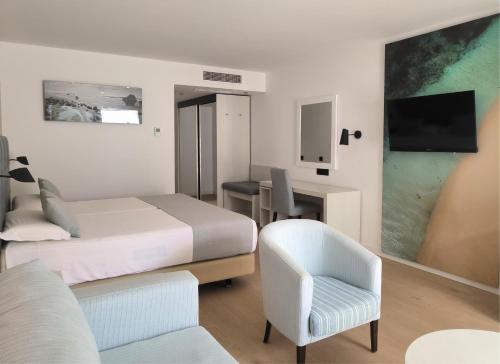 Habitación Triple Estándar del hotel Las Costas. Foto 6