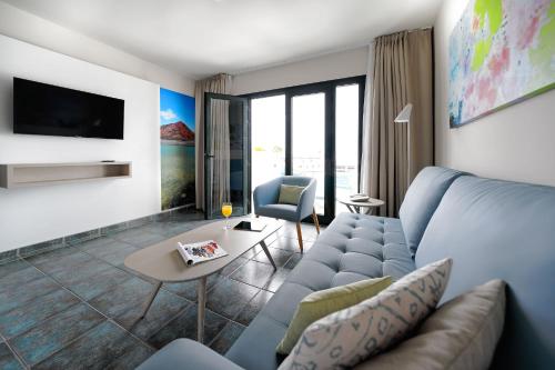 Suite Familiar 2 Camas individuales 2 sofás camas del hotel Relaxia Lanzaplaya. Foto 1