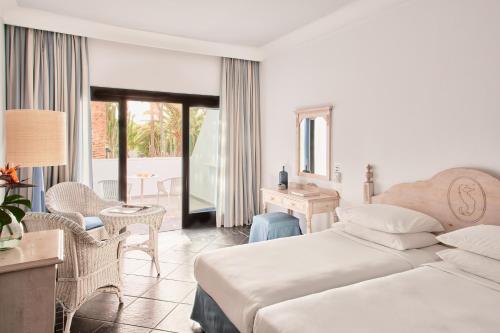 Habitación Familiar del hotel Seaside Los Jameos Playa