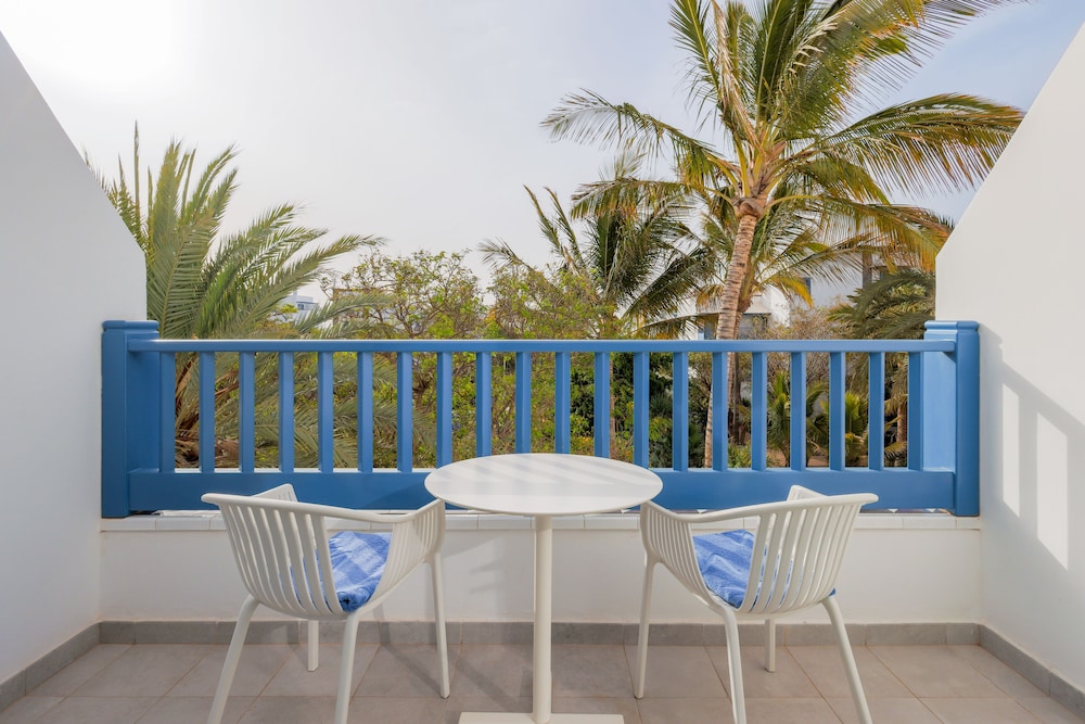 Habitación familiar del hotel Seaside Los Jameos Playa