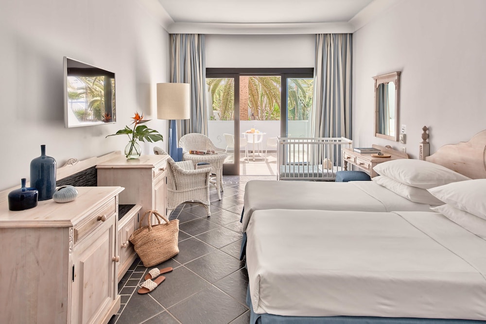 Habitación familiar Balcón o Terraza Vista Patio del hotel Seaside Los Jameos Playa