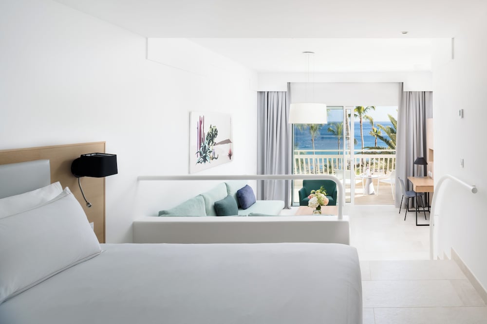 Habitación doble Vista Mar Balcón o Terraza Sofá Cama incluido 2 Camas individuales Normal del hotel Plus Fariones Suite