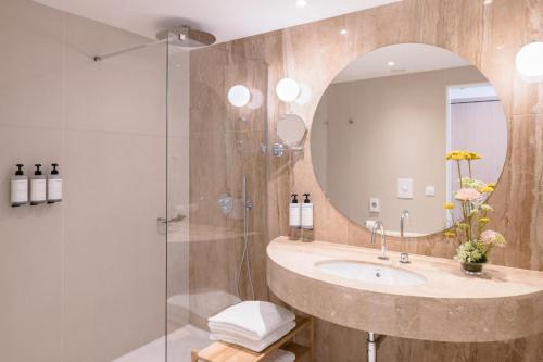 Suite Vista Mar Vista Piscina Balcón o Terraza del hotel Plus Fariones Suite. Foto 3