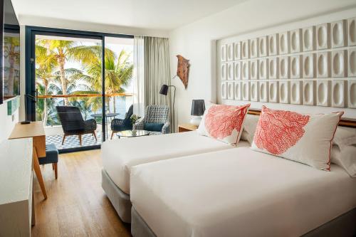 Habitación Doble Superior con vistas al mar - Planta Alta del hotel Fariones. Foto 4
